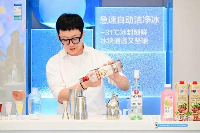 制冰开启冰箱消费升级新风口九游会容声冰箱主导！自动(图3)