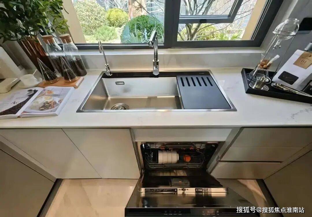 盘百科→首页网站→楼盘测评→中心百科→首页网站24小时热线九游会j9登录中环铂樾售楼处电话→中环铂樾售楼中心电话→楼(图5)